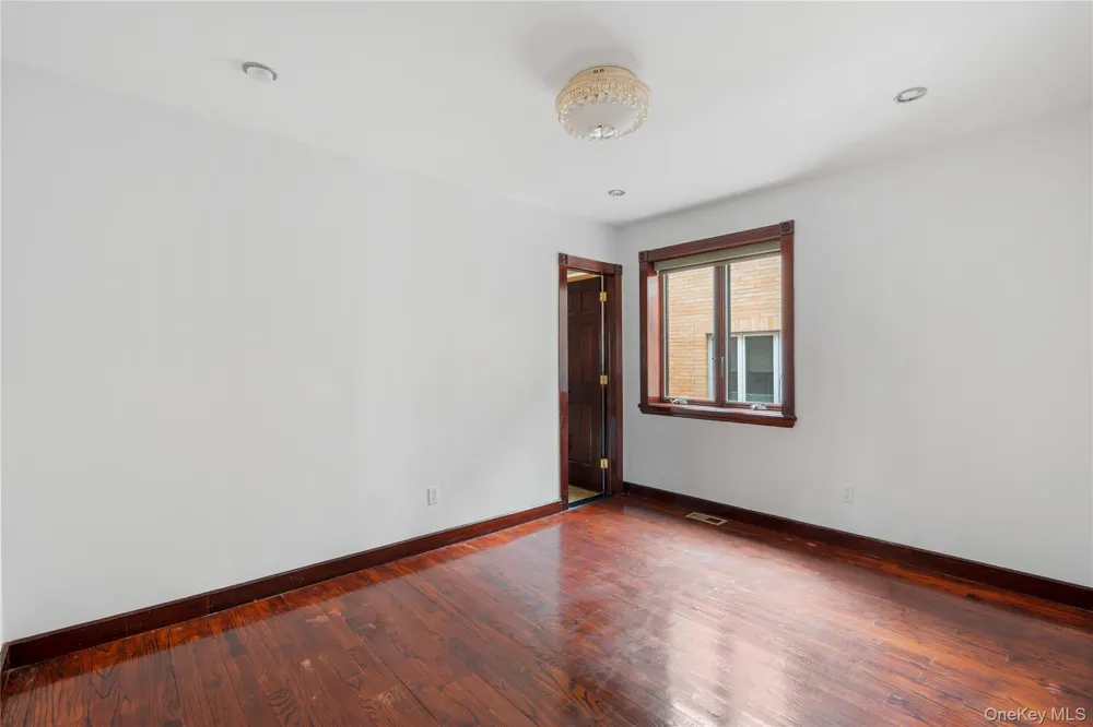 6903 Cloverdale Boulevard Oakland Gardens, NY 11364