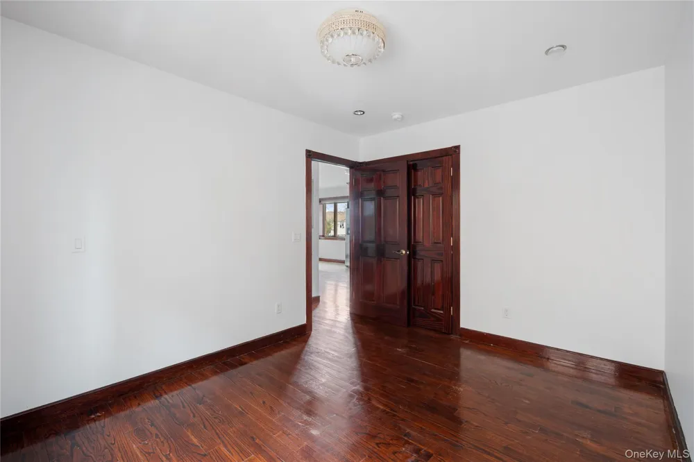 6903 Cloverdale Boulevard Oakland Gardens, NY 11364