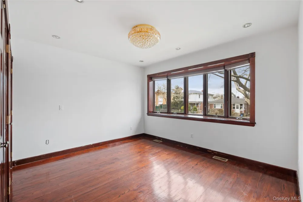 6903 Cloverdale Boulevard Oakland Gardens, NY 11364