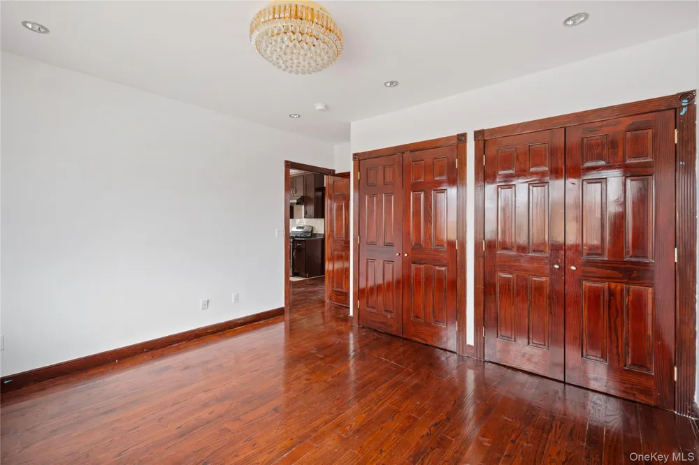 6903 Cloverdale Boulevard Oakland Gardens, NY 11364