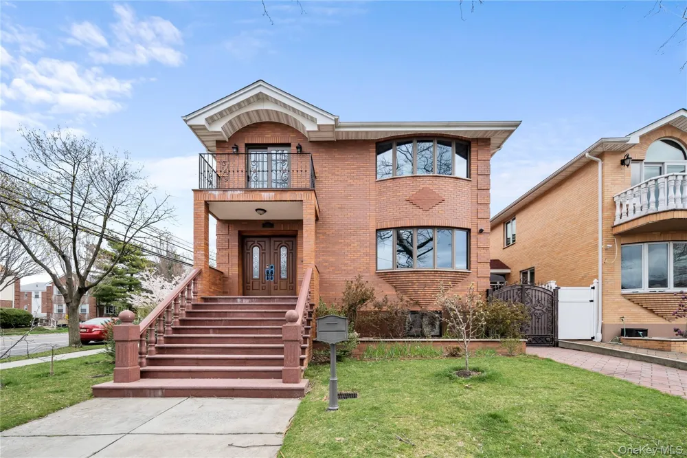 6903 Cloverdale Boulevard Oakland Gardens, NY 11364
