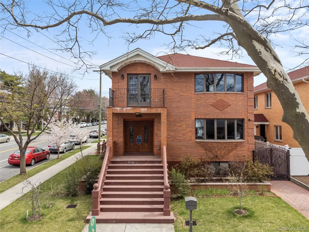 6903 Cloverdale Boulevard Oakland Gardens, NY 11364