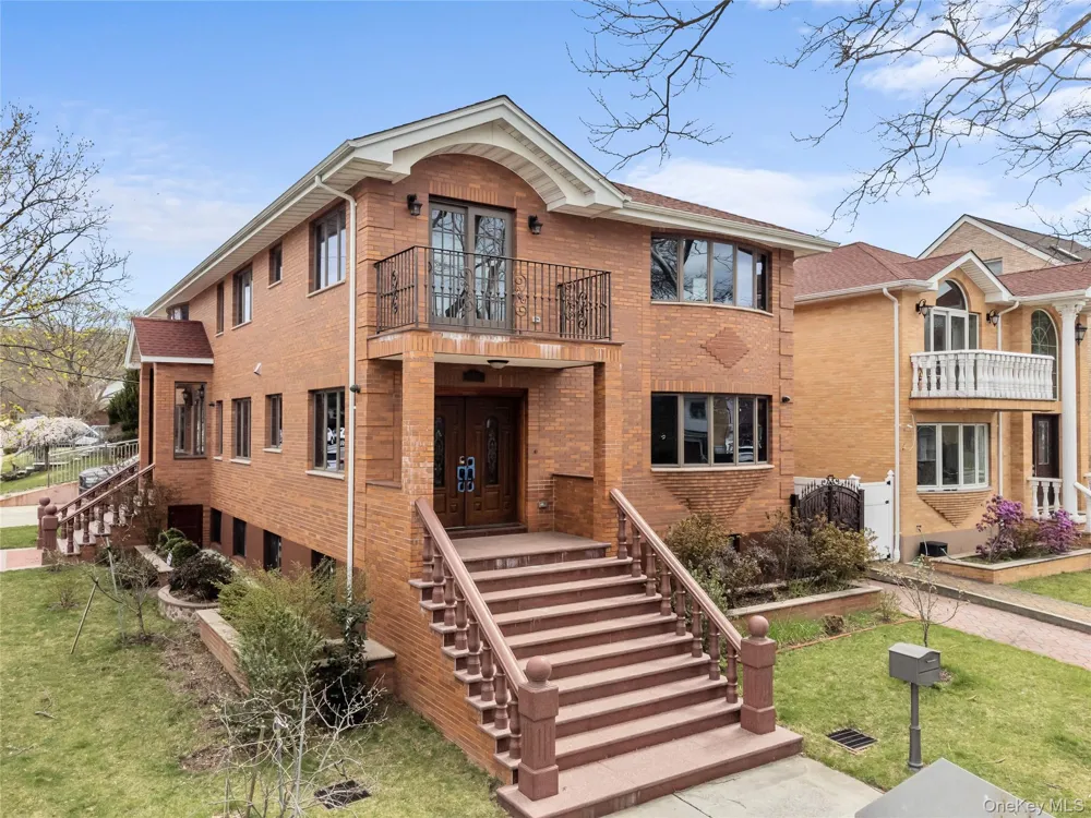 6903 Cloverdale Boulevard Oakland Gardens, NY 11364