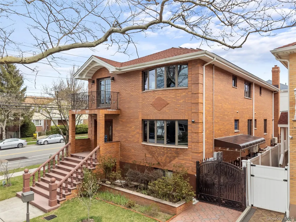 6903 Cloverdale Boulevard Oakland Gardens, NY 11364