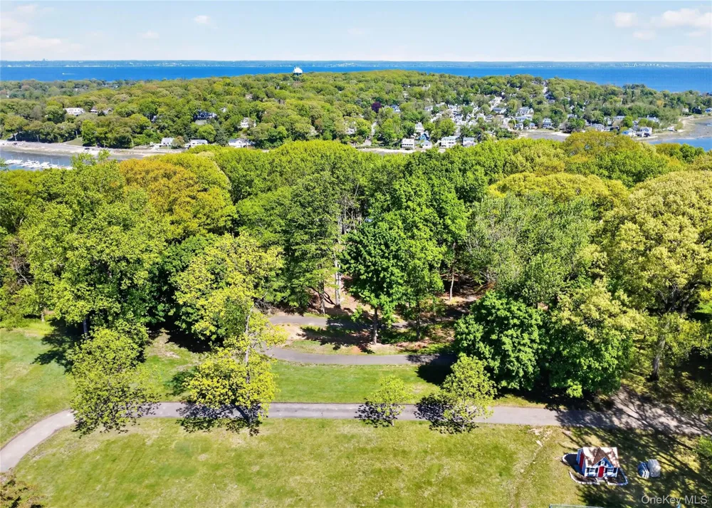 125 Horseshoe Road #Farm House Mill Neck, NY 11765