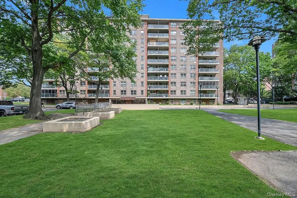 400 Cozine Avenue #5E Brooklyn, NY 11207