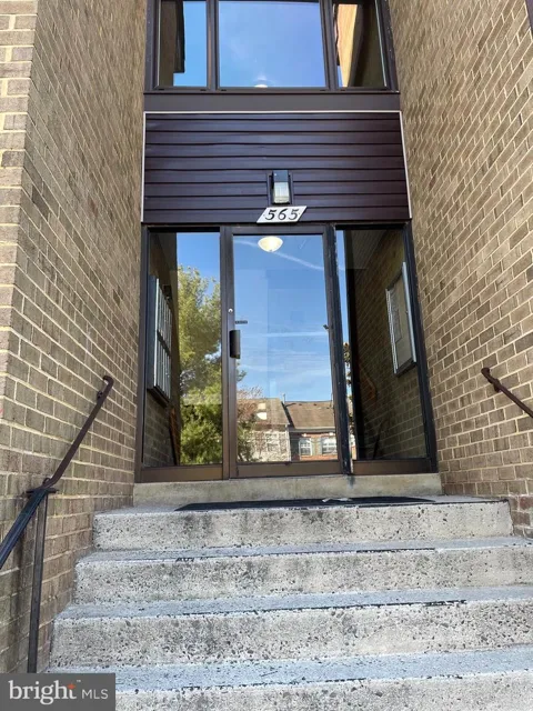565 FLORIDA AVENUE #203