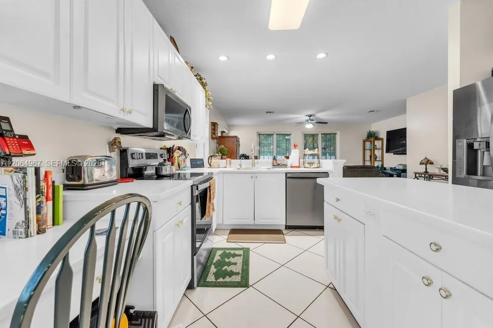 15887 NW 11th St Pembroke Pines, FL 33028