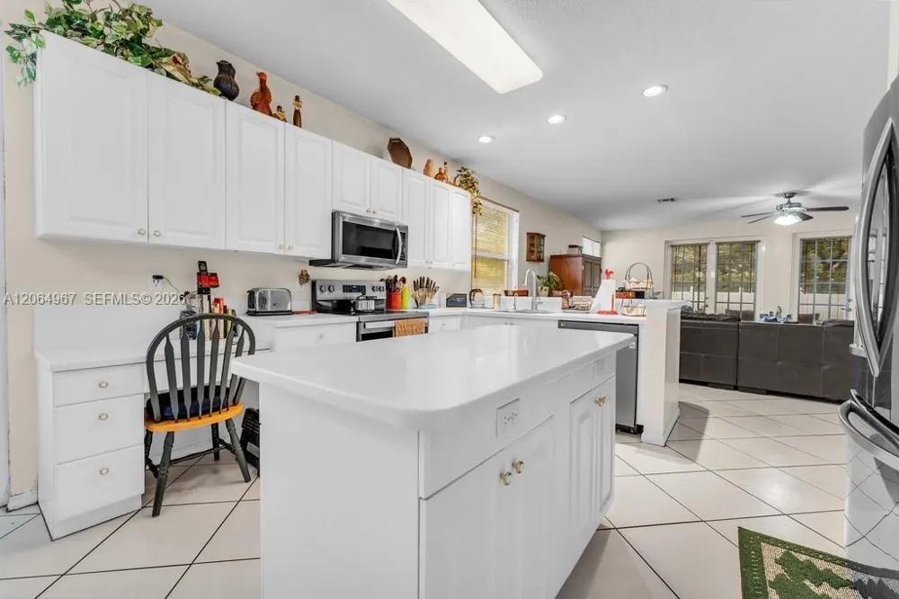 15887 NW 11th St Pembroke Pines, FL 33028