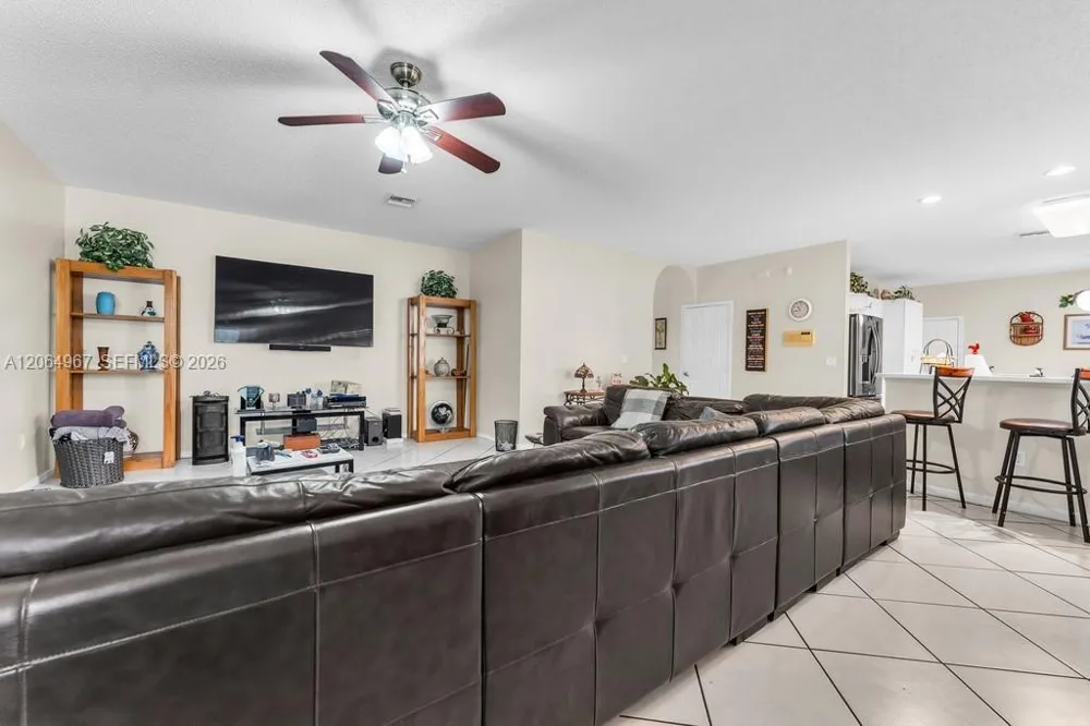 15887 NW 11th St Pembroke Pines, FL 33028
