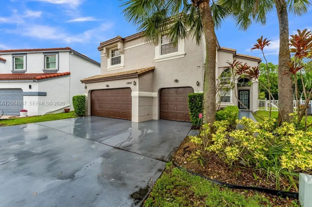 15887 NW 11th St Pembroke Pines, FL 33028