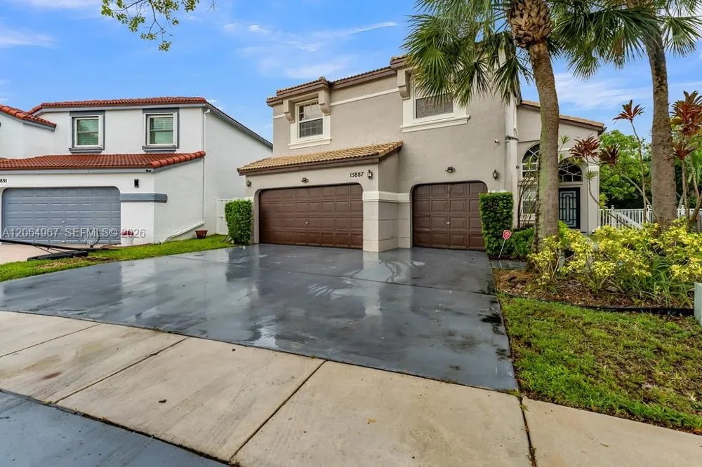 15887 NW 11th St Pembroke Pines, FL 33028
