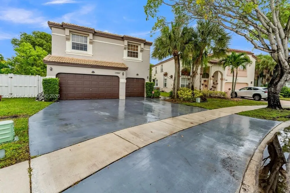 15887 NW 11th St Pembroke Pines, FL 33028