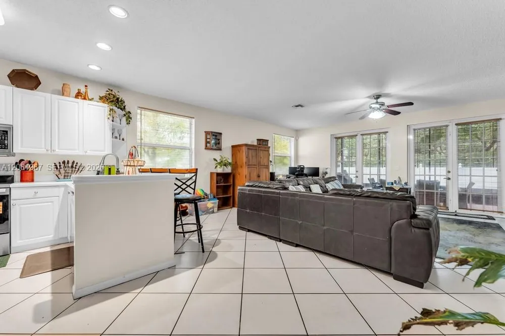 15887 NW 11th St Pembroke Pines, FL 33028