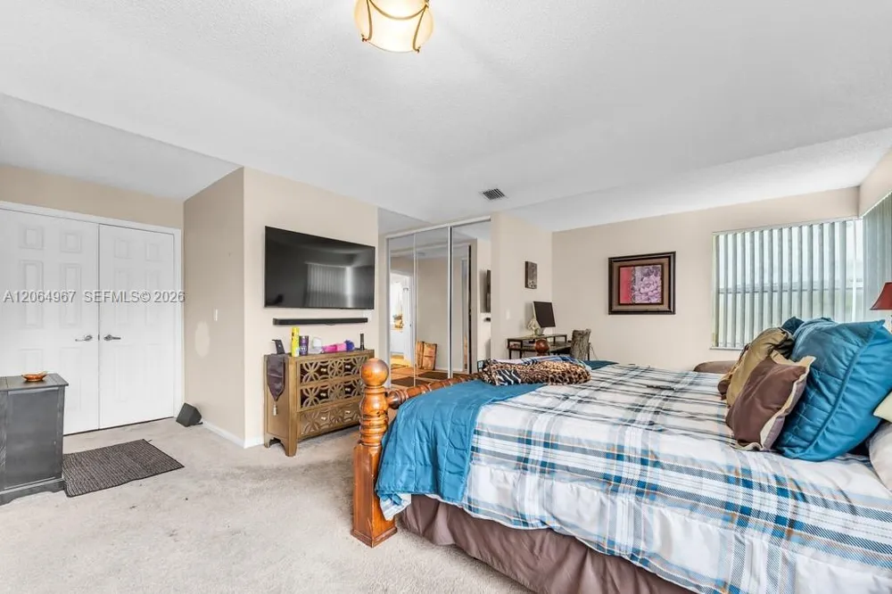 15887 NW 11th St Pembroke Pines, FL 33028