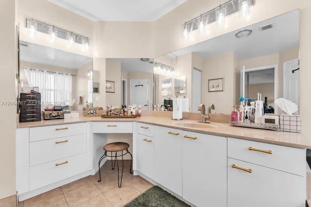 15887 NW 11th St Pembroke Pines, FL 33028