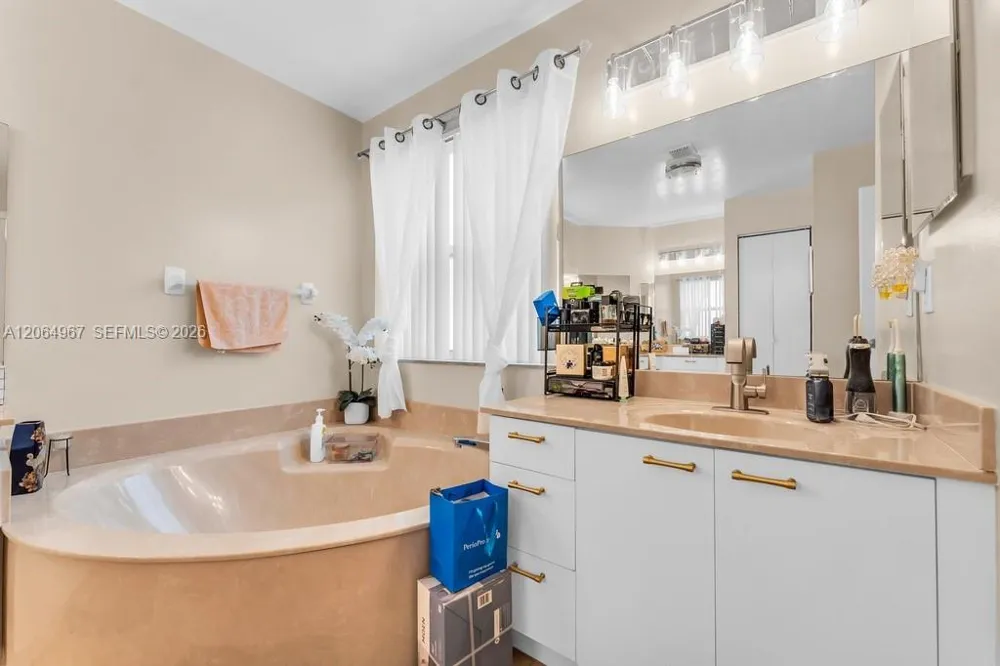 15887 NW 11th St Pembroke Pines, FL 33028