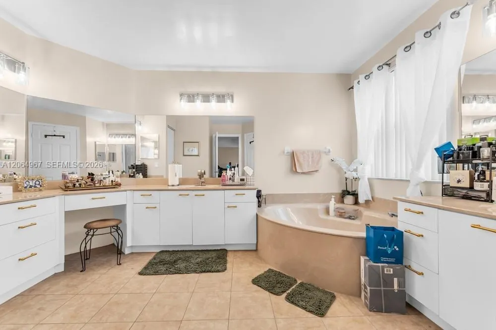 15887 NW 11th St Pembroke Pines, FL 33028