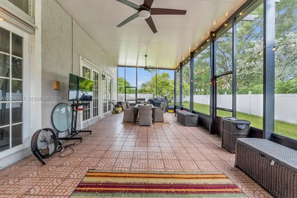 15887 NW 11th St Pembroke Pines, FL 33028