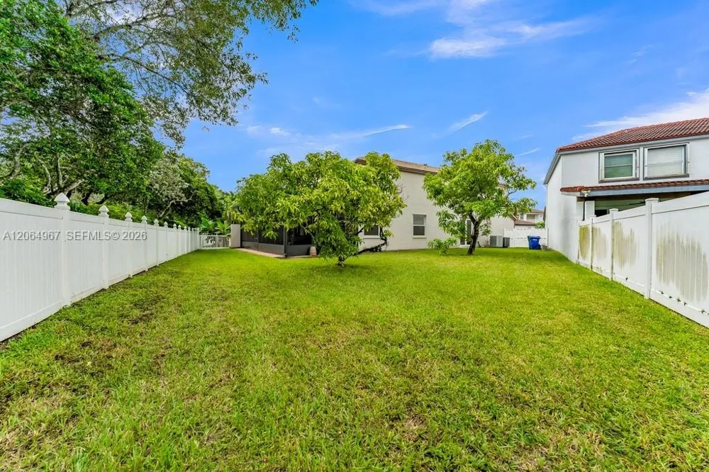 15887 NW 11th St Pembroke Pines, FL 33028