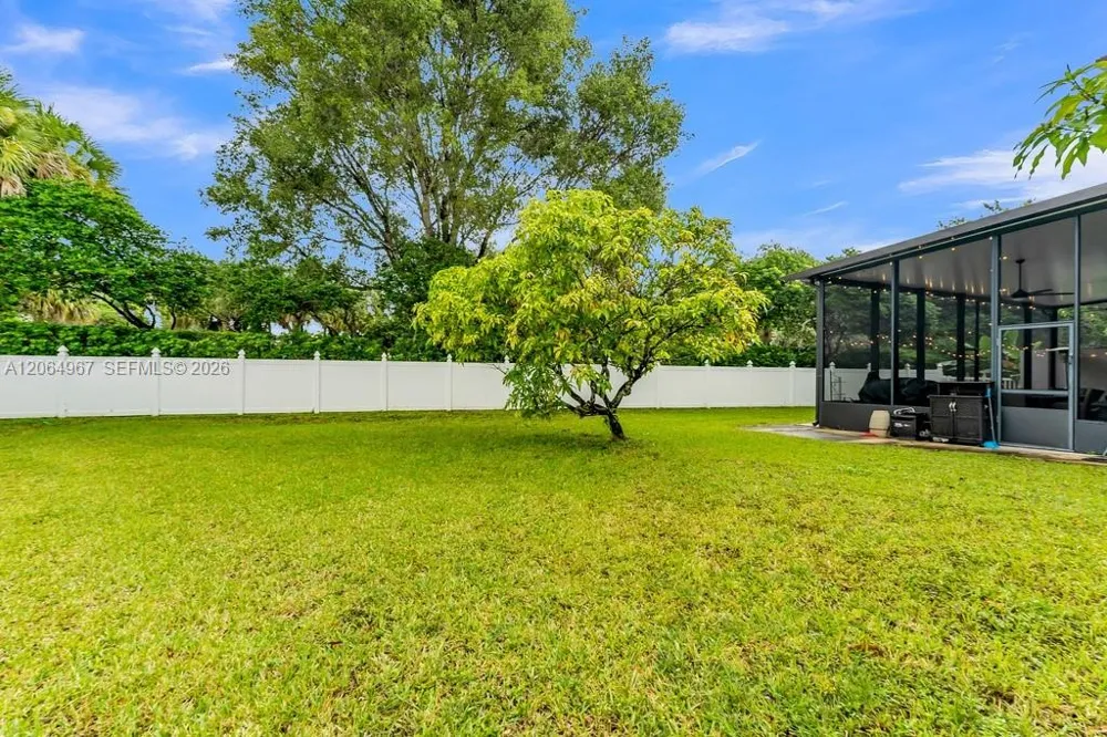 15887 NW 11th St Pembroke Pines, FL 33028