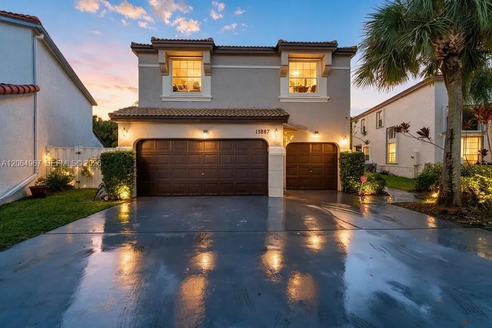 15887 NW 11th St Pembroke Pines, FL 33028