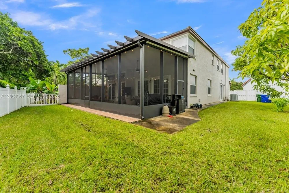 15887 NW 11th St Pembroke Pines, FL 33028