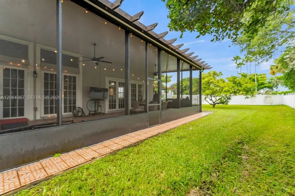 15887 NW 11th St Pembroke Pines, FL 33028