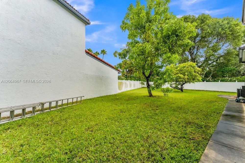 15887 NW 11th St Pembroke Pines, FL 33028