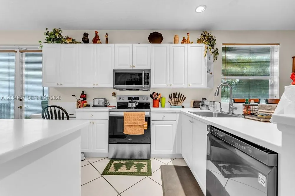 15887 NW 11th St Pembroke Pines, FL 33028