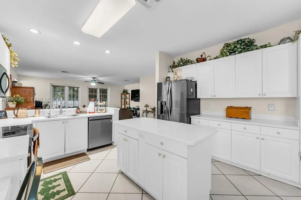 15887 NW 11th St Pembroke Pines, FL 33028