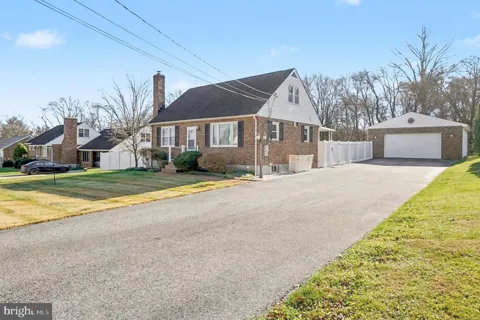 5809 PINE HILL DRIVE