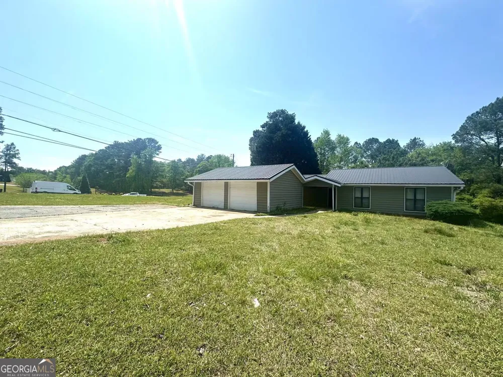 100 Lakeview LN Fayetteville, GA 30214
