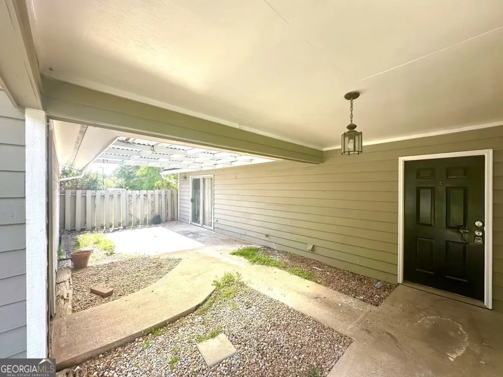 100 Lakeview LN Fayetteville, GA 30214