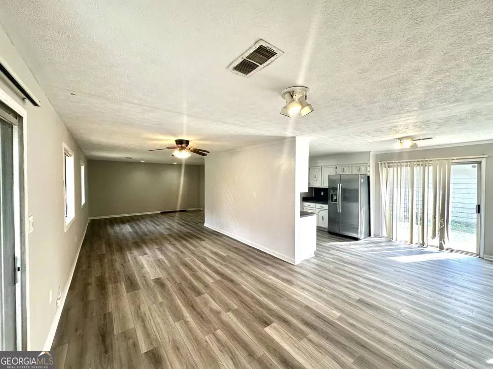 100 Lakeview LN Fayetteville, GA 30214