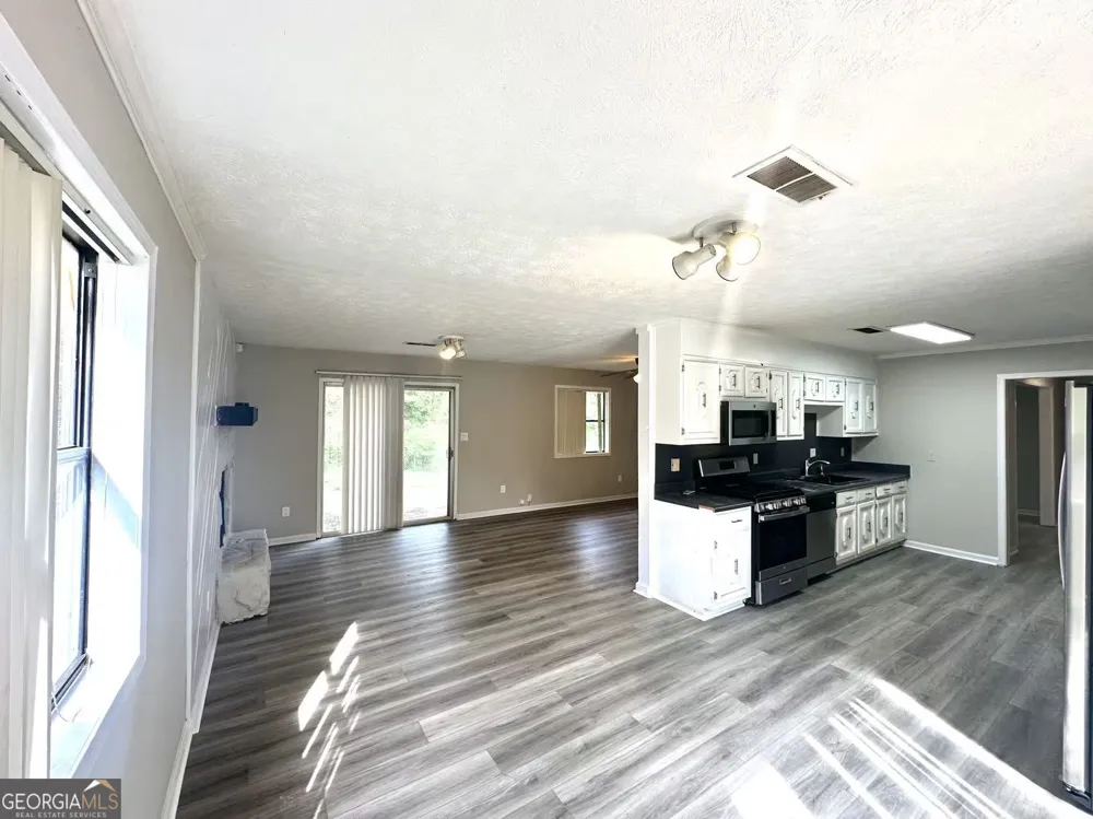 100 Lakeview LN Fayetteville, GA 30214