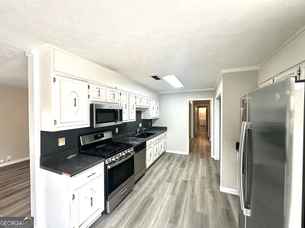 100 Lakeview LN Fayetteville, GA 30214