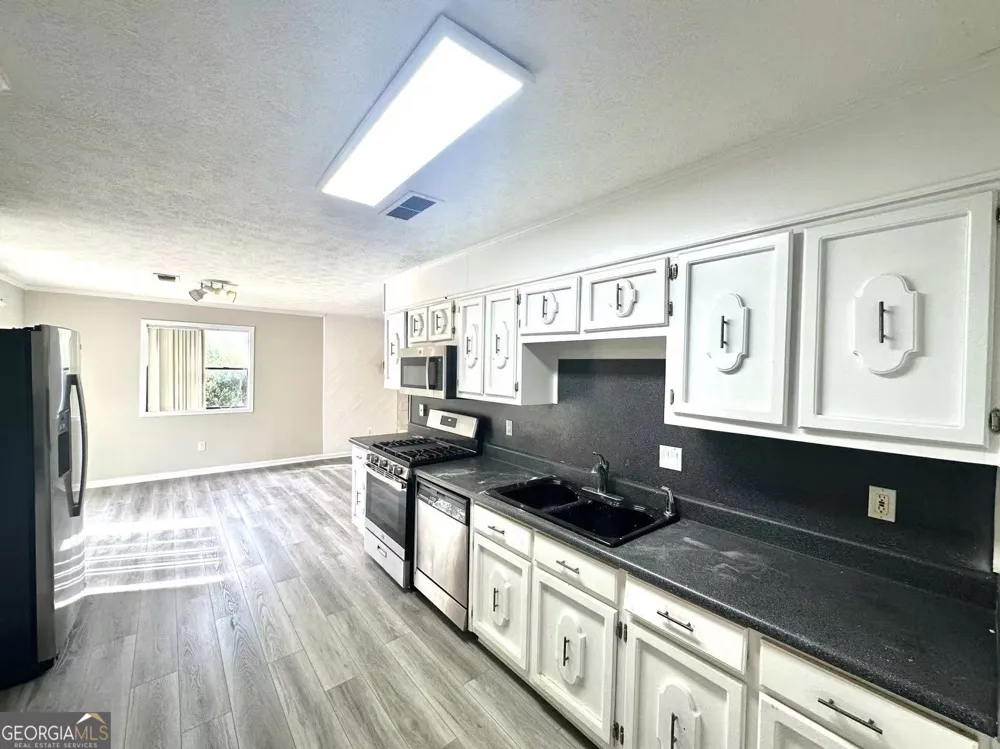 100 Lakeview LN Fayetteville, GA 30214