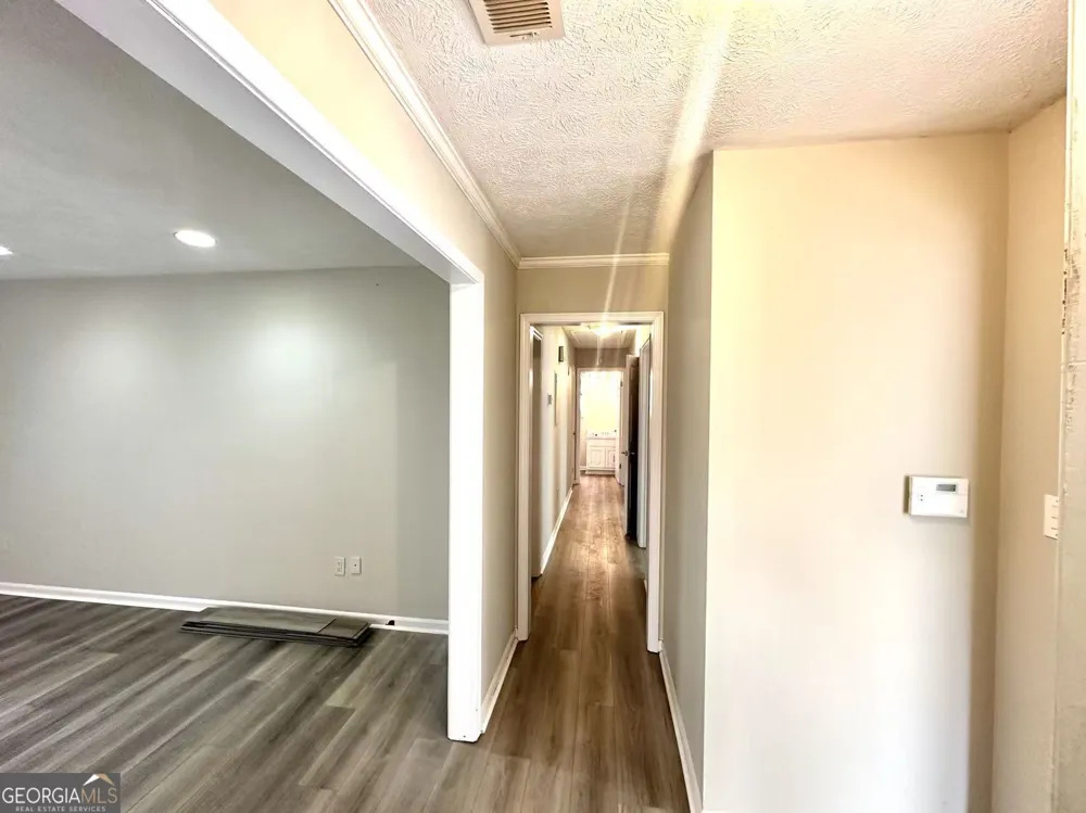100 Lakeview LN Fayetteville, GA 30214