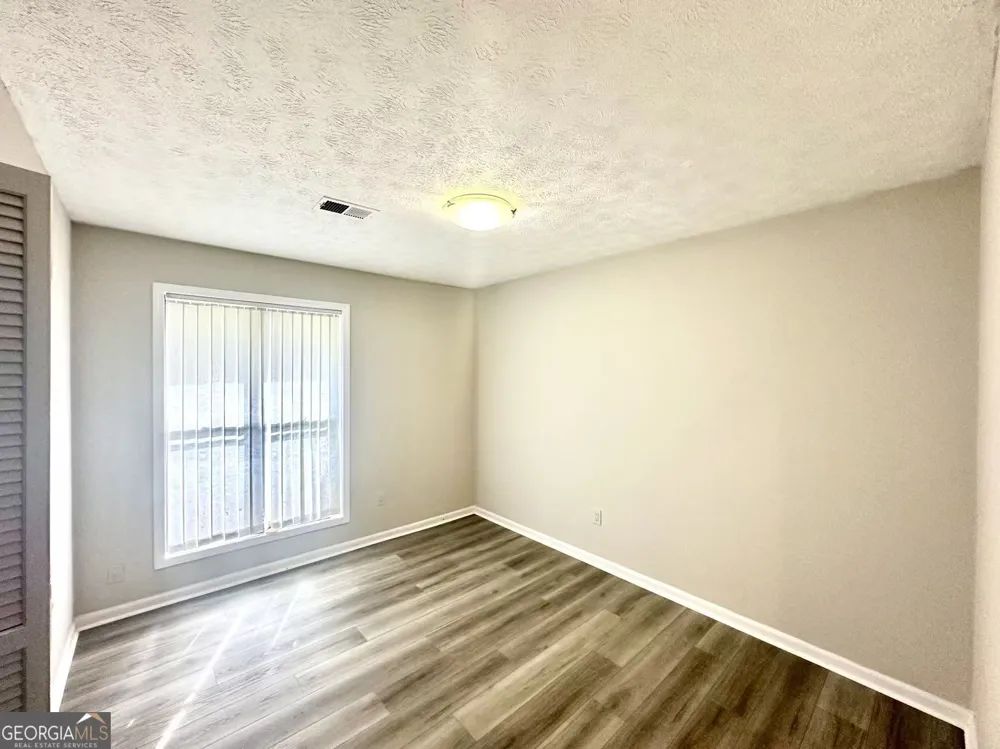 100 Lakeview LN Fayetteville, GA 30214