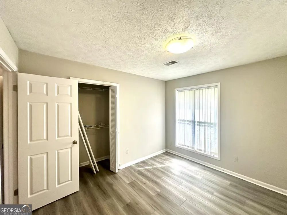 100 Lakeview LN Fayetteville, GA 30214