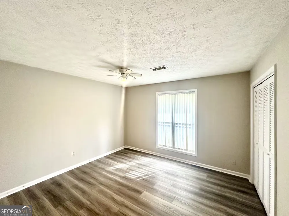 100 Lakeview LN Fayetteville, GA 30214