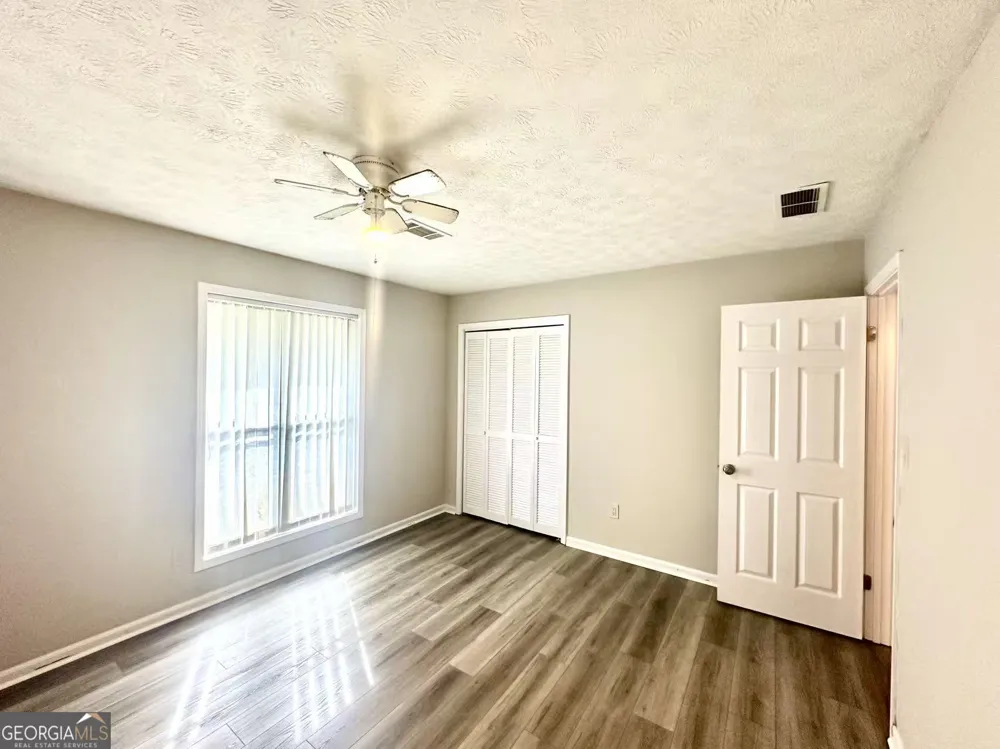 100 Lakeview LN Fayetteville, GA 30214