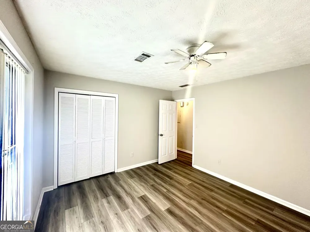 100 Lakeview LN Fayetteville, GA 30214