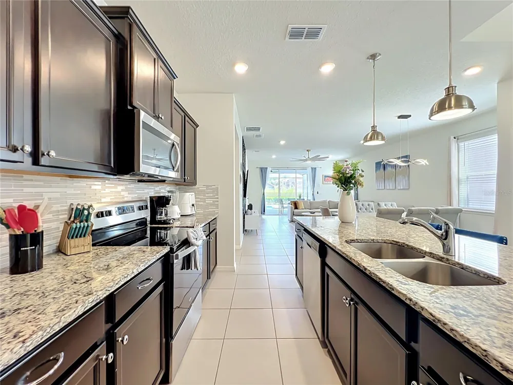 4033 LANA AVENUE Davenport, FL 33897