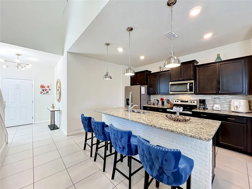 4033 LANA AVENUE Davenport, FL 33897