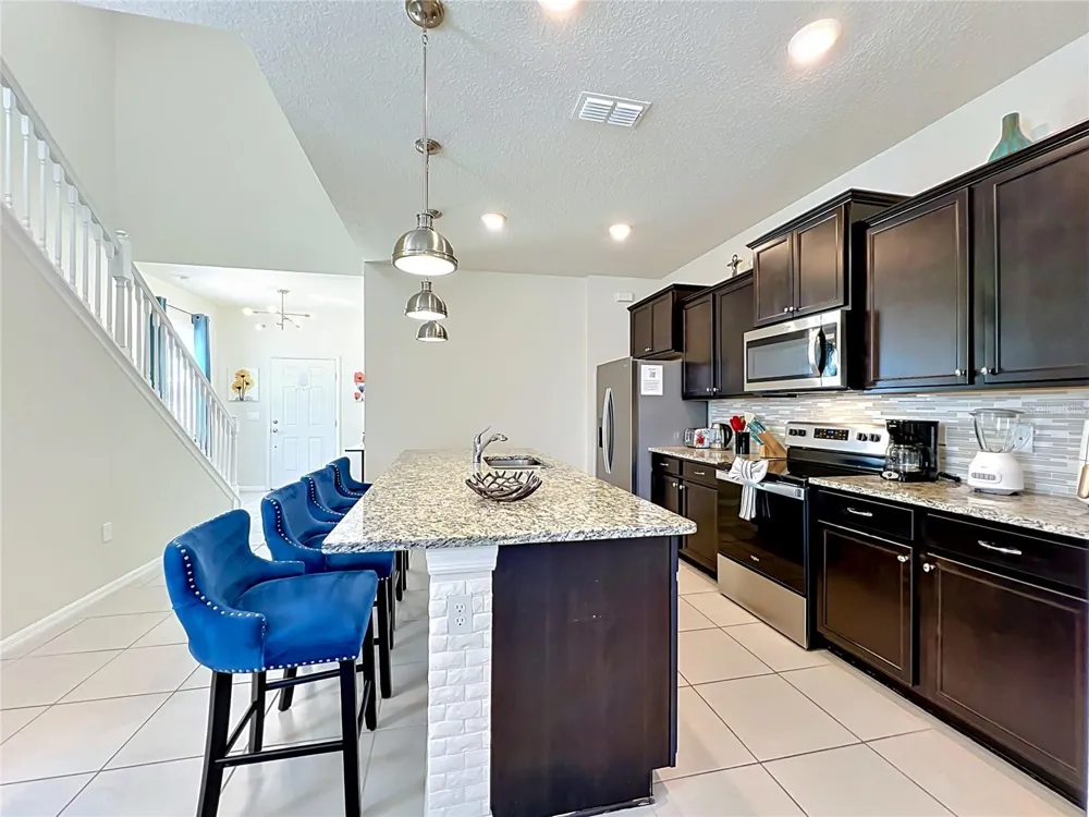 4033 LANA AVENUE Davenport, FL 33897