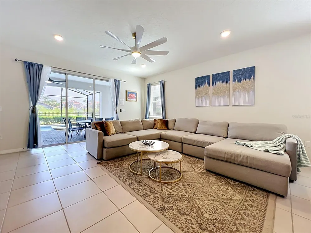 4033 LANA AVENUE Davenport, FL 33897