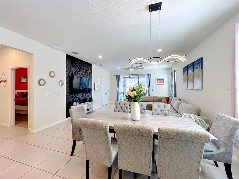 4033 LANA AVENUE Davenport, FL 33897