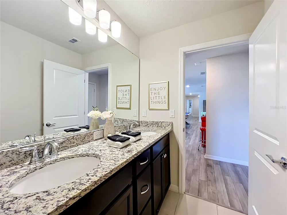 4033 LANA AVENUE Davenport, FL 33897